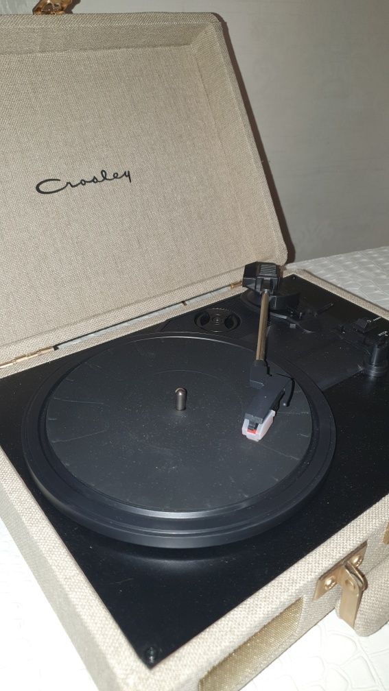 Проигрыватель Crosley Deluxe