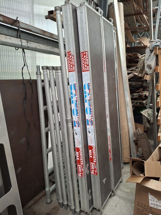 Torre de andaimes em alumínio