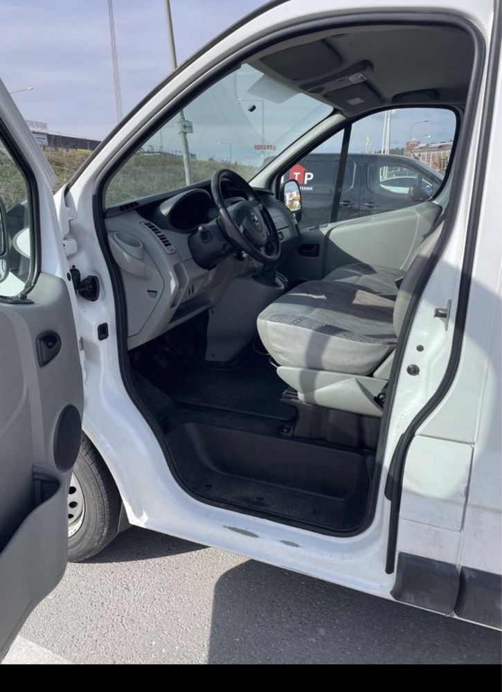 Nissan primastar vivaro trafic 2.0 dci 2013r