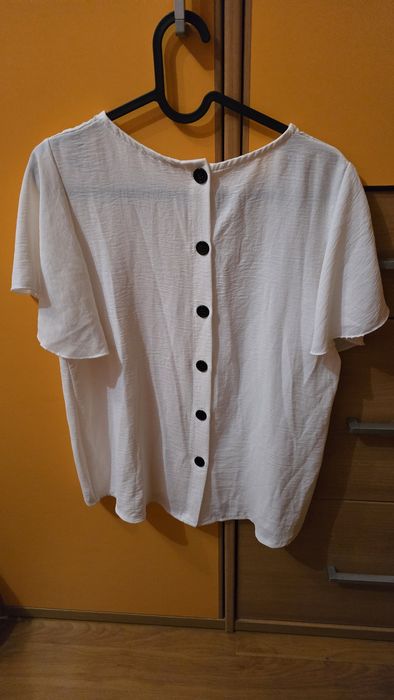 Blusa Branca com botoes