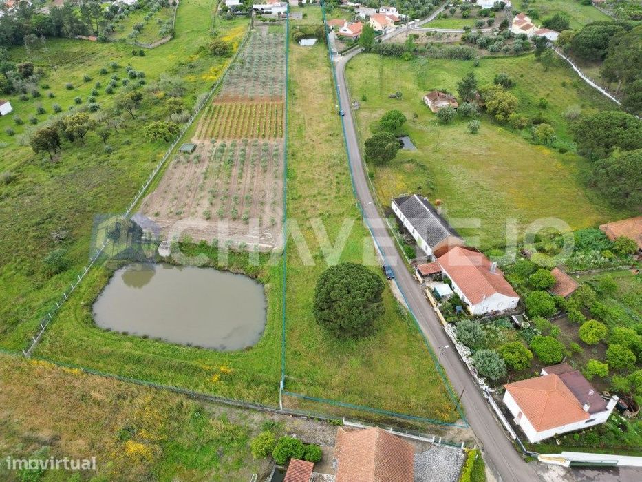 Terreno inserido parcialmente em espaços habitacionais no PDM, próx...