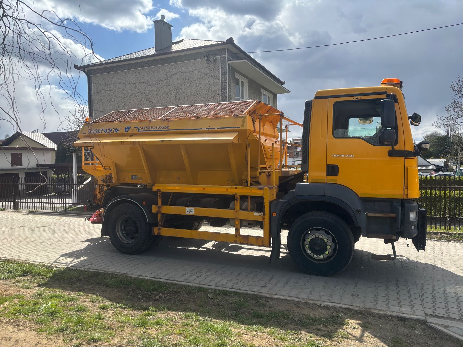 MAN TGM 18.250 4X4BB Piaskarka solarka econ pług schmidt  MAN TGM 18.250 4X4 2014 euro 6 Piaskarka solarka econ pług schmidt