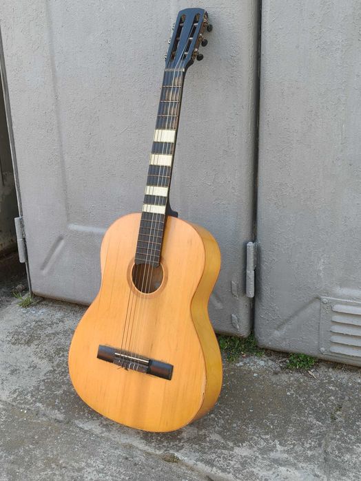 Гитара с чехлом  в отличном рабочем состоянии