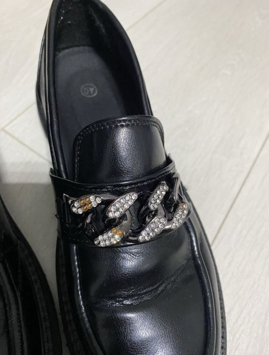 Czarne buty loafersy mokasyny na grubej podeszwie platformie elegancki