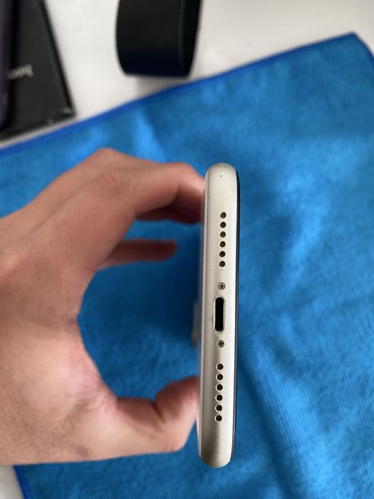 Iphone 11 white , на запчасти , заблокирован