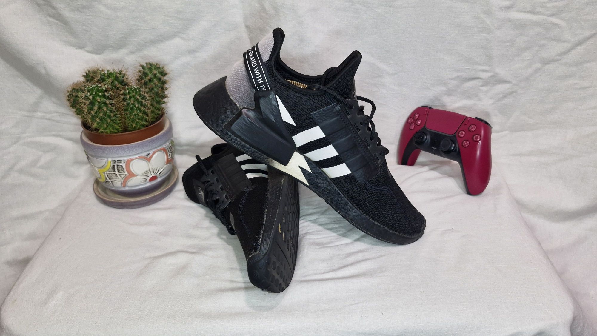 Кросівки Adidas NMD R1 V2.Розмір 45