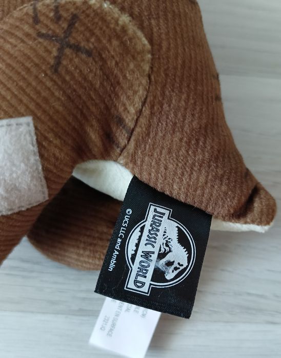 Jurassic World Park Jurajski Legacy Triceratops dinozaur maskotka 23cm