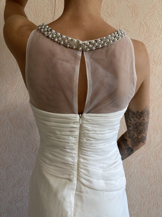 Весільна сукня біла