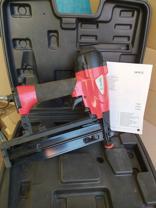 Пневматический гвоздевой степлер YATO