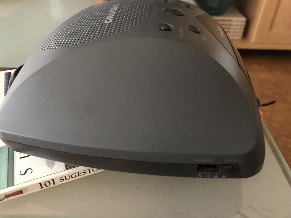 Radio despertador da grundig