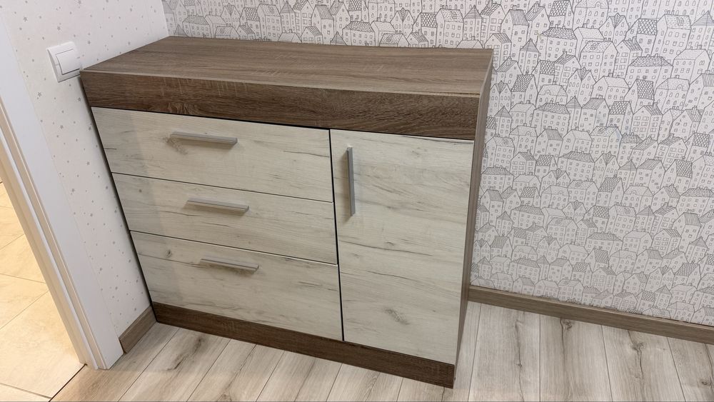 Комод с выдвижными полками