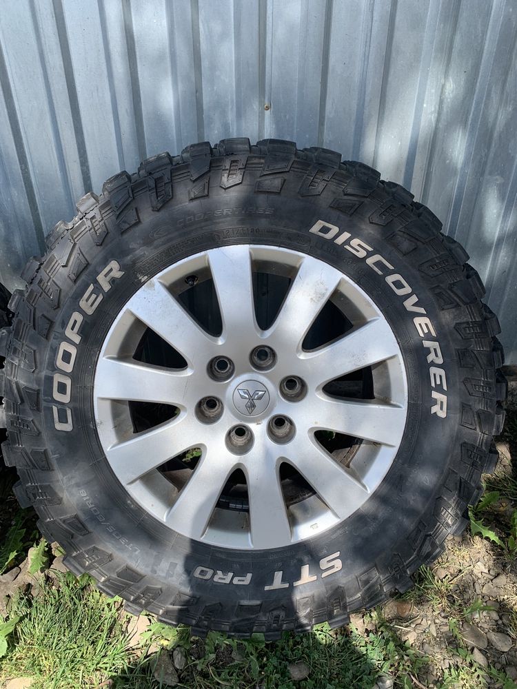 Комплект резини Discoverer Cooper STT pro 305/60R18 з дисками