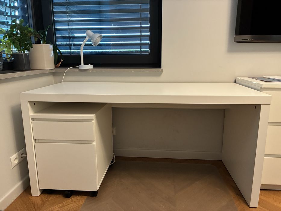 Biurko IKEA  151/65  , biale z wysuwanym panelem