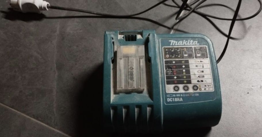 Комплект Макіта (шуруповерти, зарядне, акумулятори)