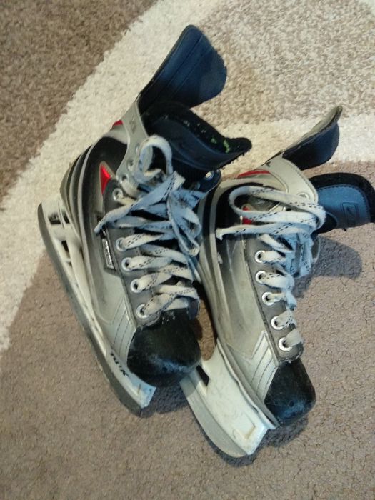 Продаю коньки для хокею на  8-10 років