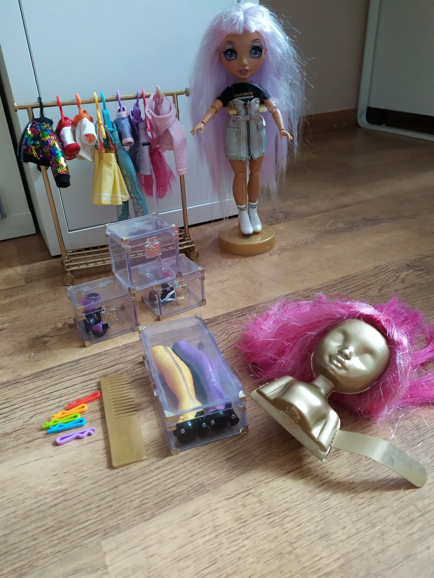 Avery Styles Rainbow High