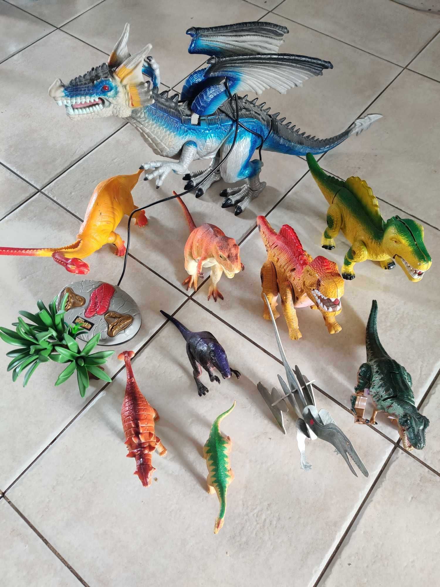 Zestaw dinozaurów 80+ gra interaktywna Świat Dinozaurów plus szablony,