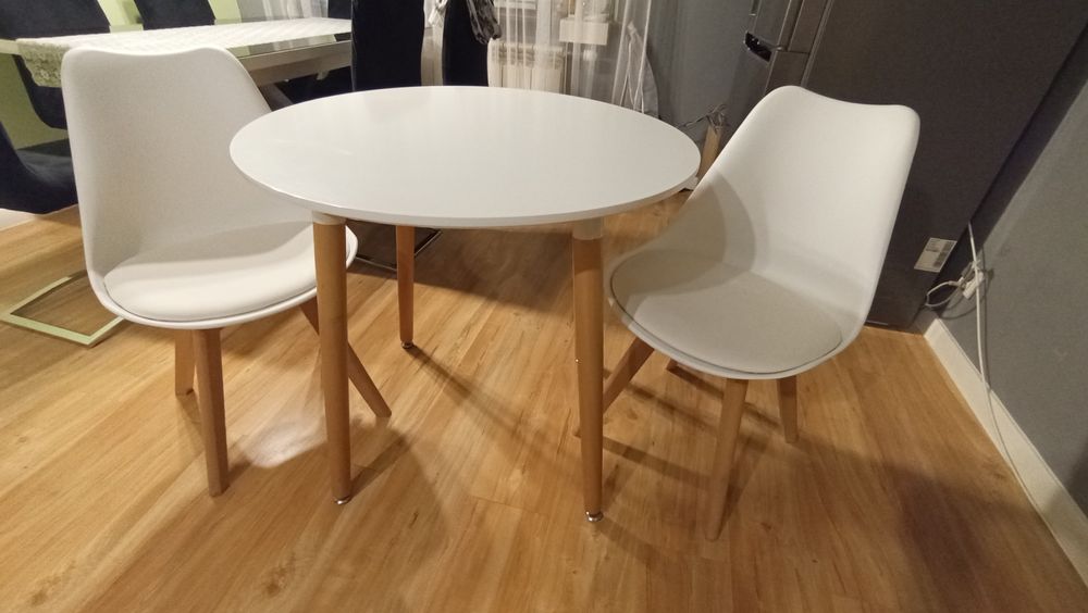 Stół 80+dwa krzesła styl skandynawski biały