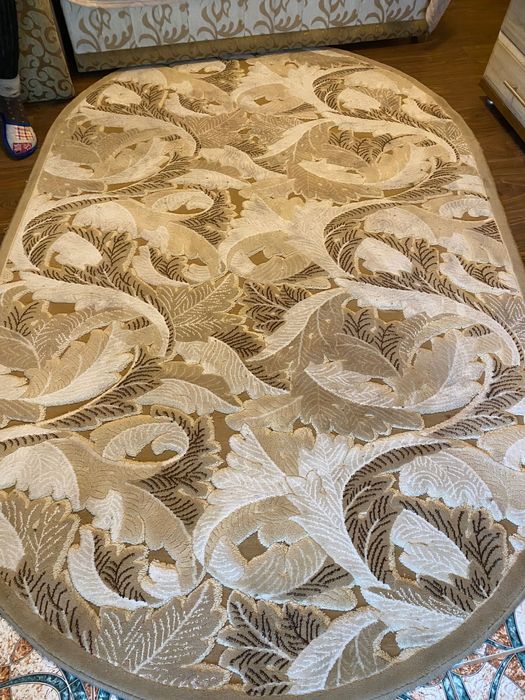 Килим 2,30*1,6 в гарному стані