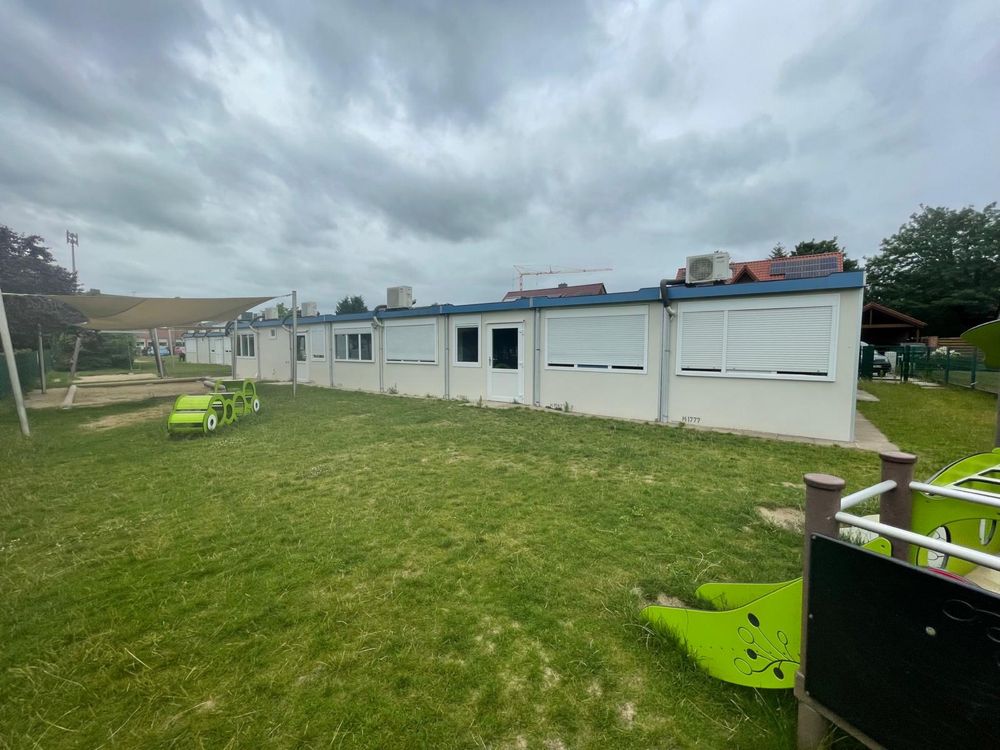 Kontenery biurowe Adapteo – 35 modułów, 630 m² – gotowe do użytku!