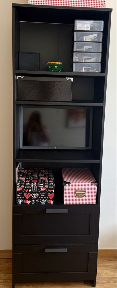 Movel com 1,90 maltura; profundidade 33cm; largura 80cm