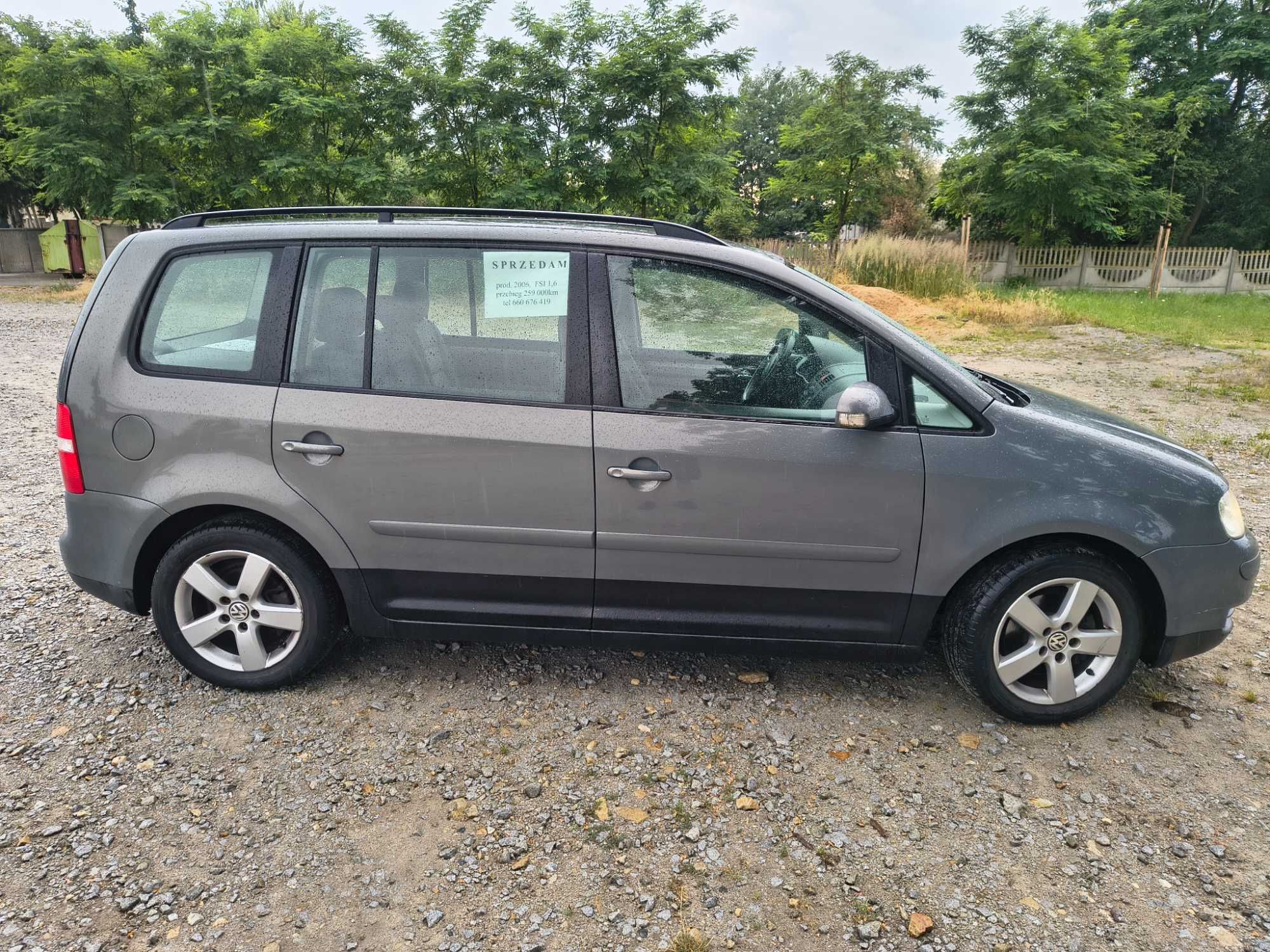 Volkswagen Touran 1,6 FSI 6