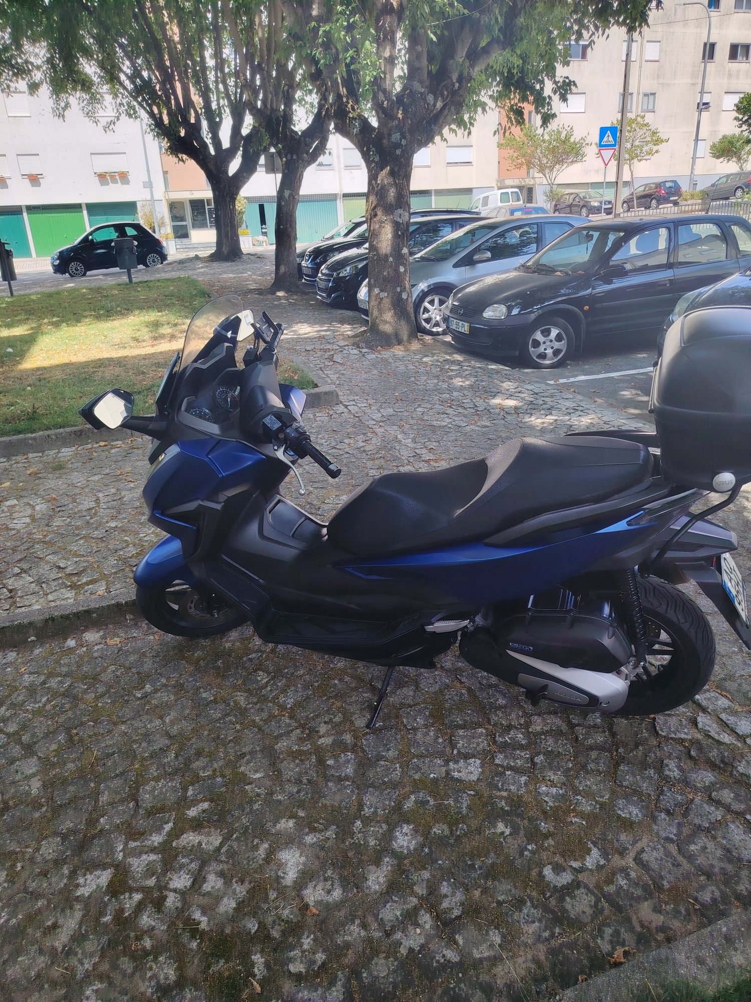 Honda Forza 125cc 2022 + Capacete