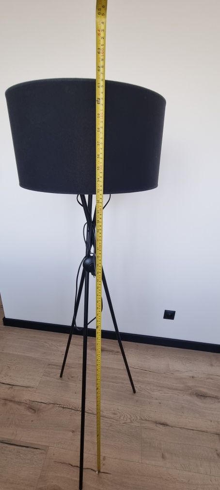Lampa podłogowa czarna