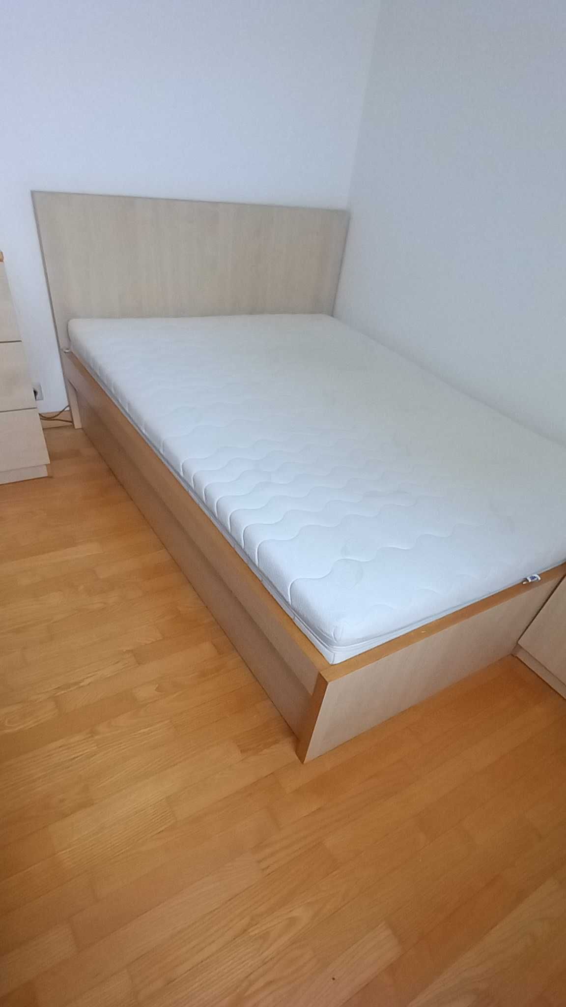 Sprzedam łóżko 140x200 w bardzo dobrym stanie + MATERAC GRATIS