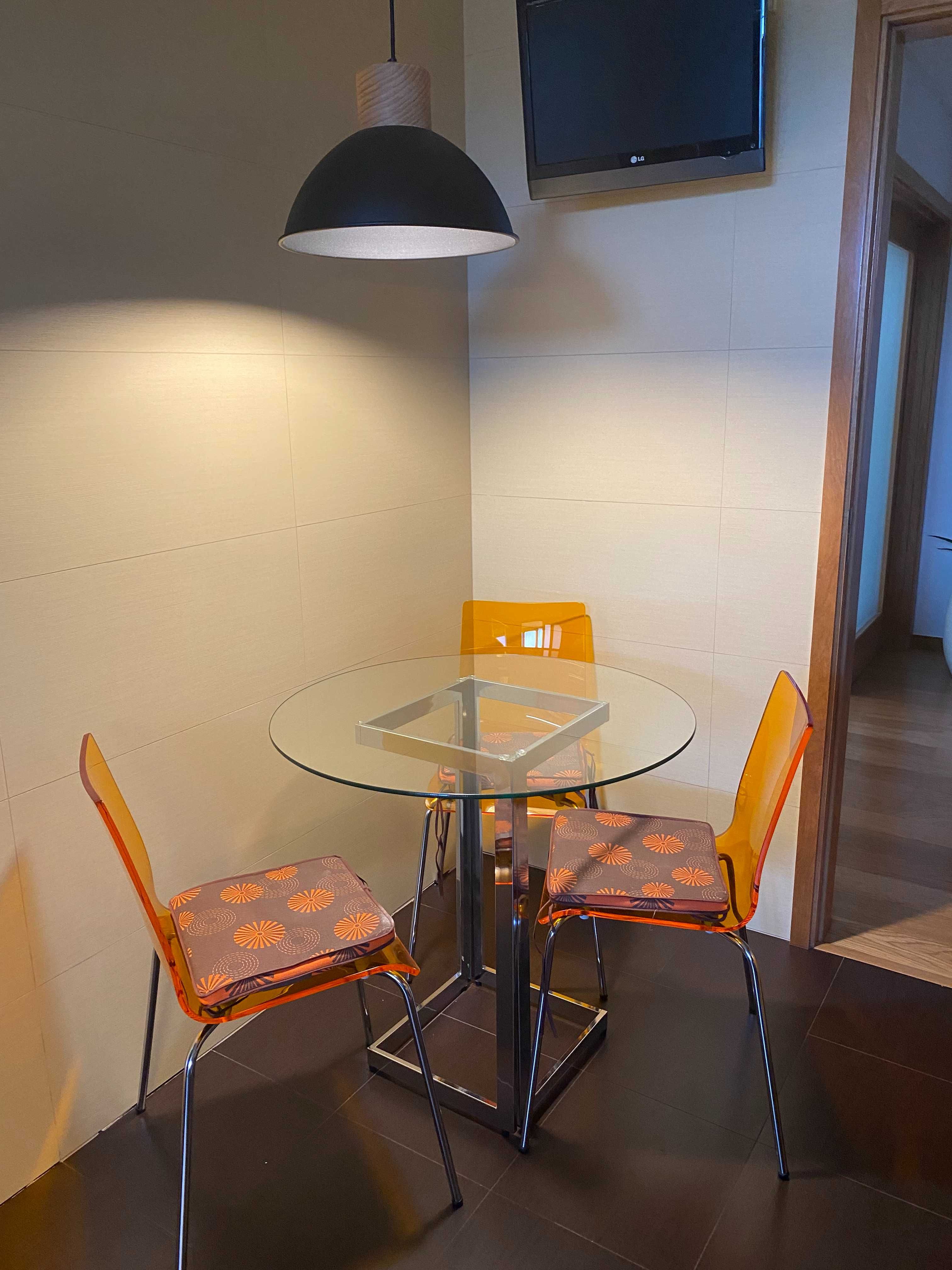 Conjunto Mesa de Vidro com 3 Cadeiras