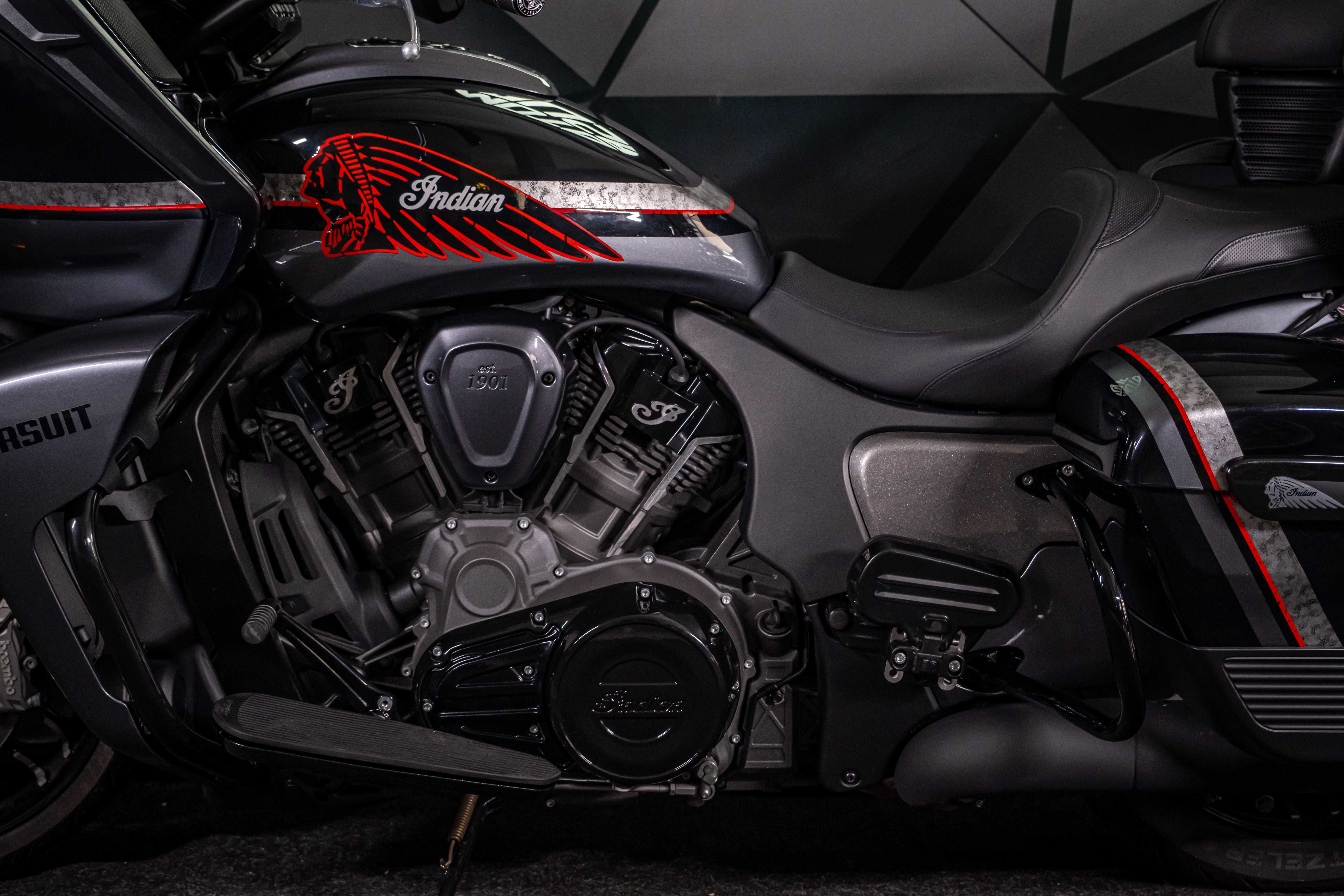 Indian Pursuit Dark Horse