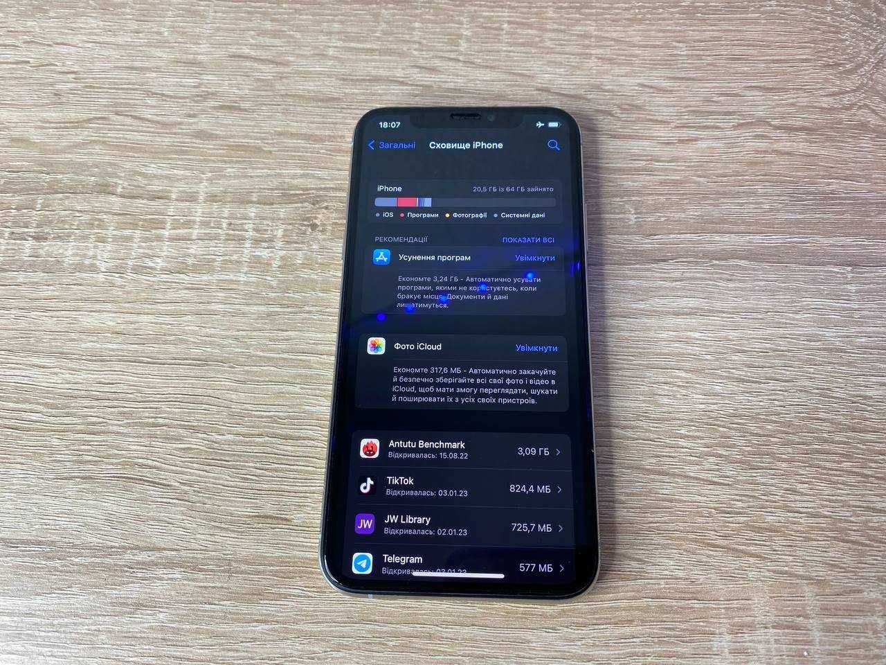 Apple iPhone Xs  в гарному стані