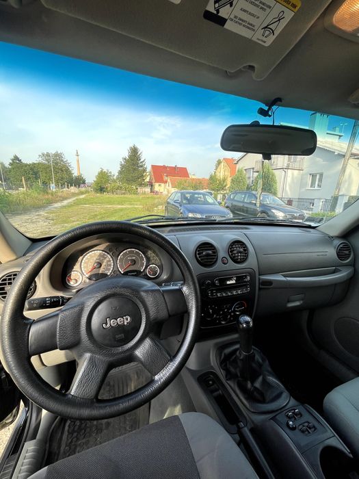 Jeep Liberty Sport 3.7 B+G naped tyl