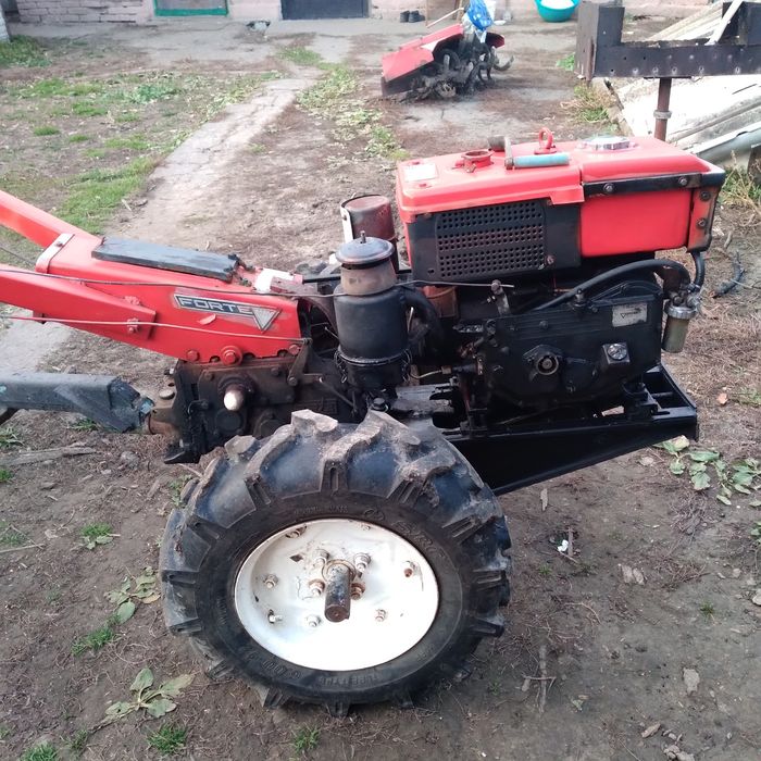 Продам мотоблок. Форте в робочому стані з прицепом  копалкою і фрезою