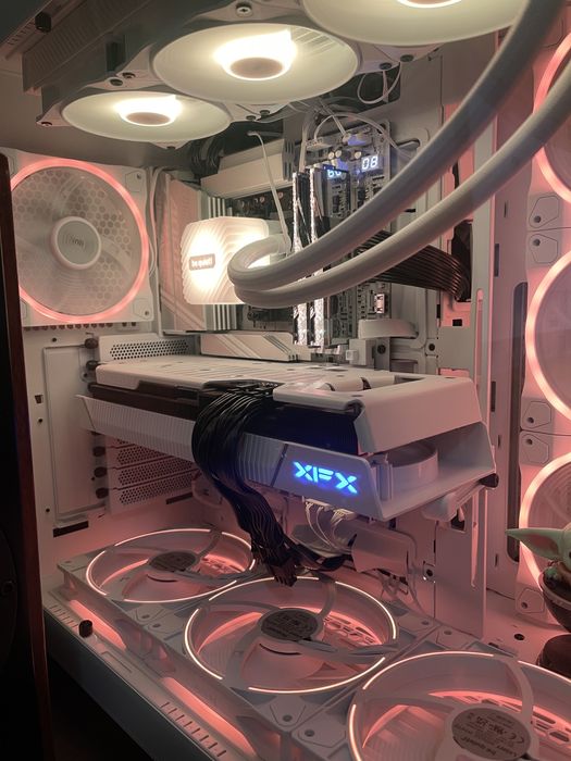 AMD Radeon RX 7800 XT 16GB Quicksilver Magnetic Air