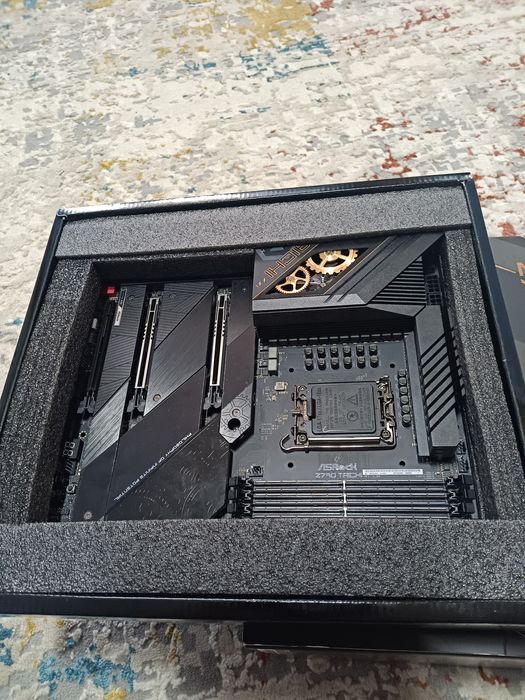 Продам материнську плату ASRock Z790 TAICHI.