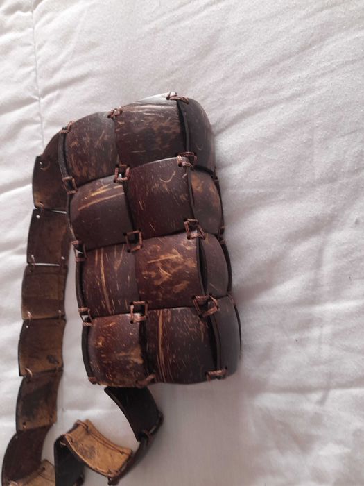 Carteira artesanal feita de casca de côco