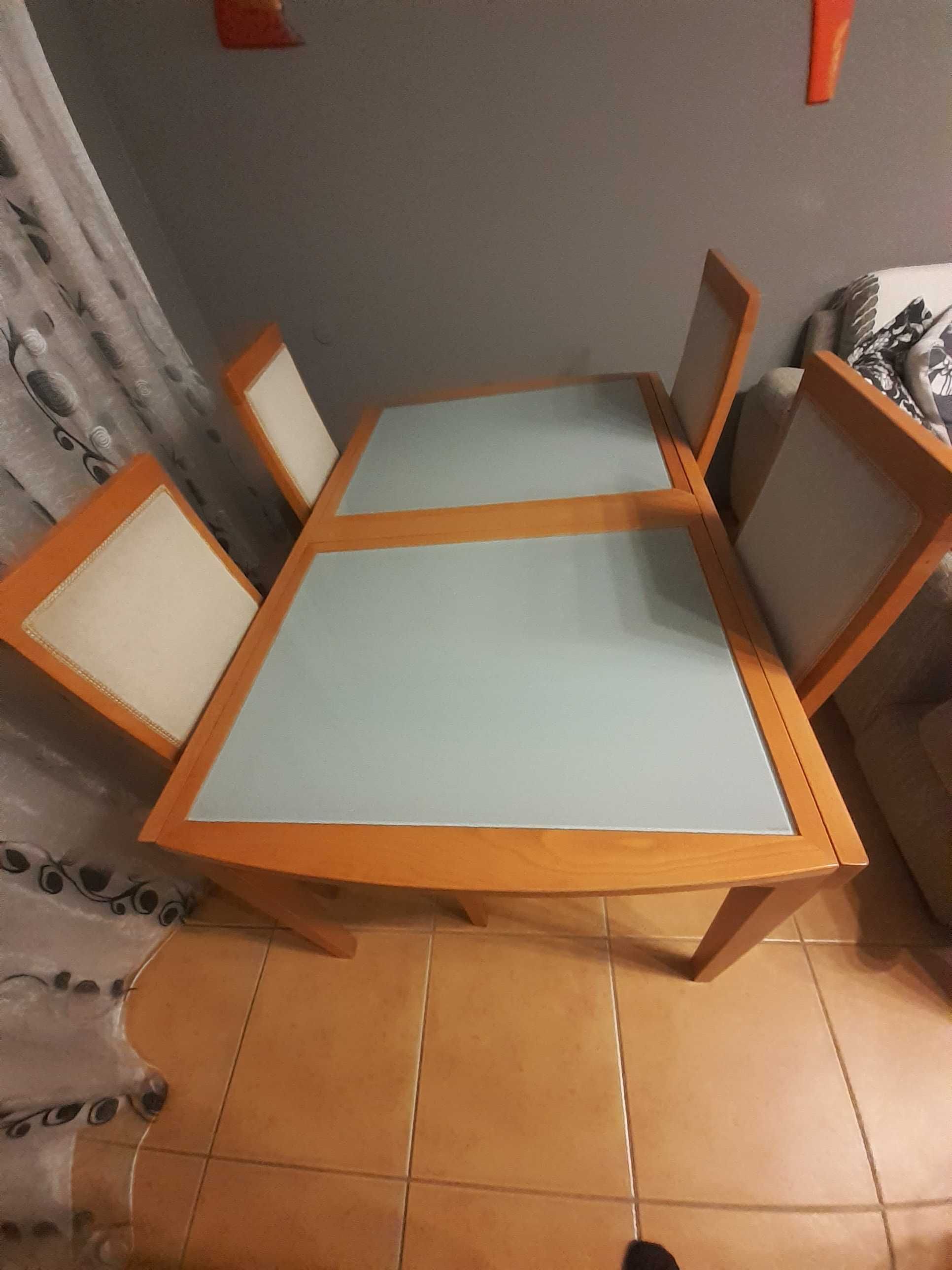 Mesa de jantar e quatro cadeiras NOVA BAIXA DE PREÇO  500 €