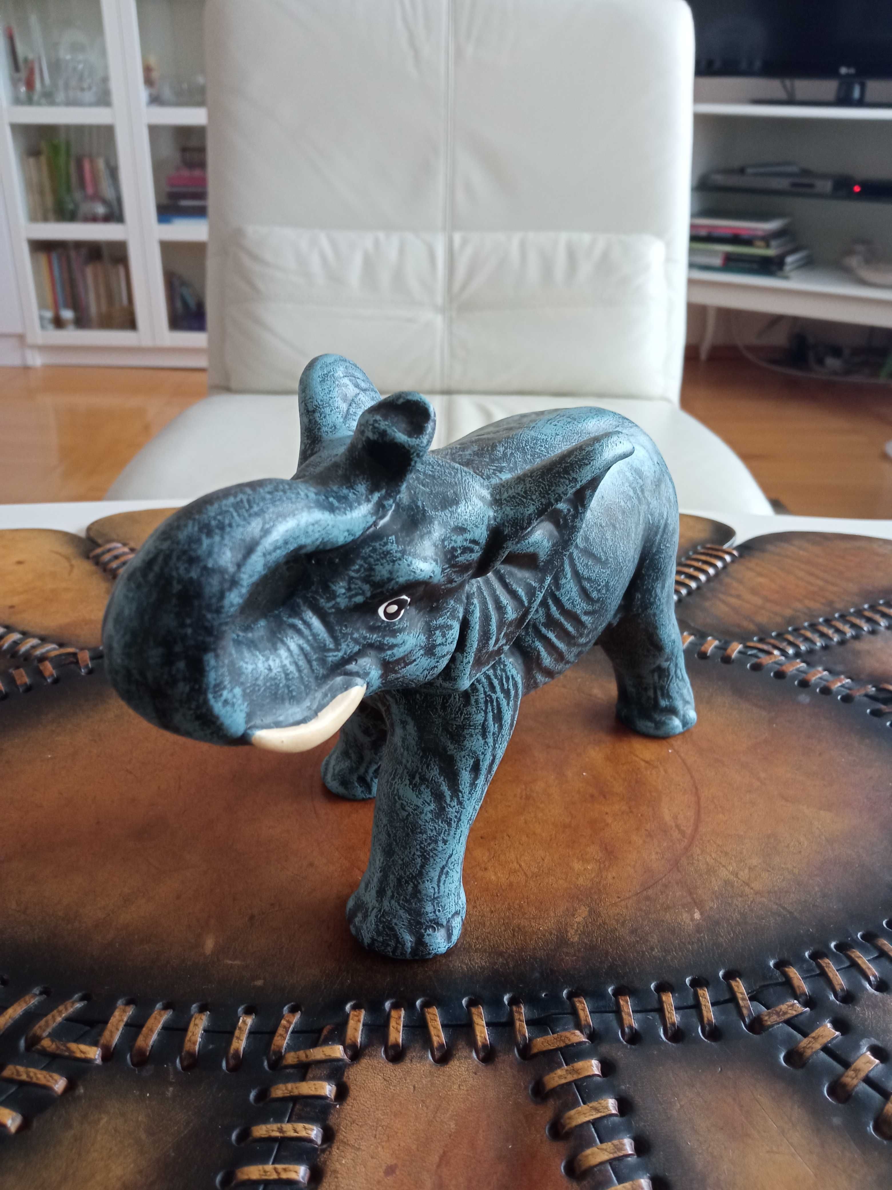 Duża figurka słonia