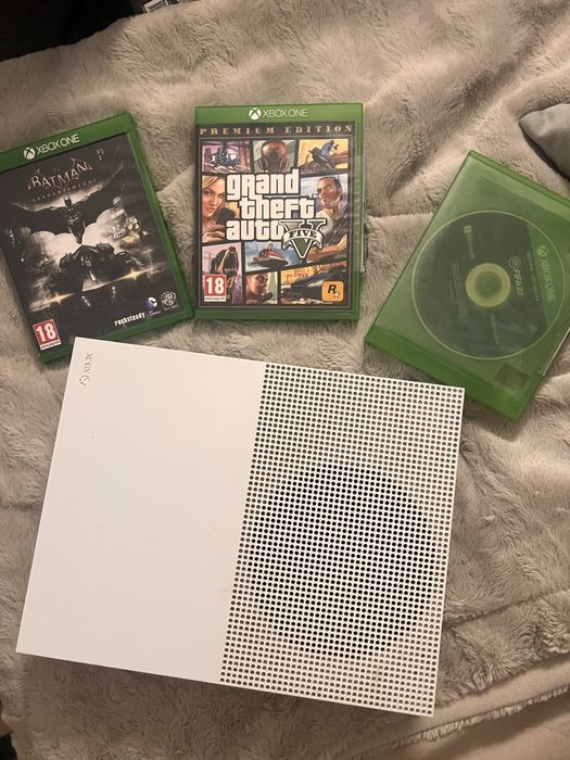 Konsola Xbox One S  plus 3 gry fifa i inne