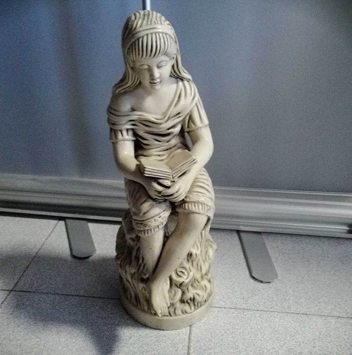 Estatueta menina