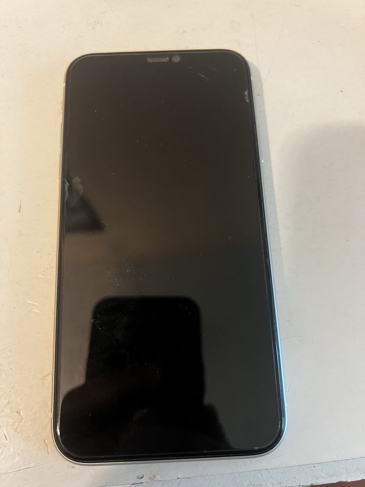 Iphone 11 w dobrym stanie