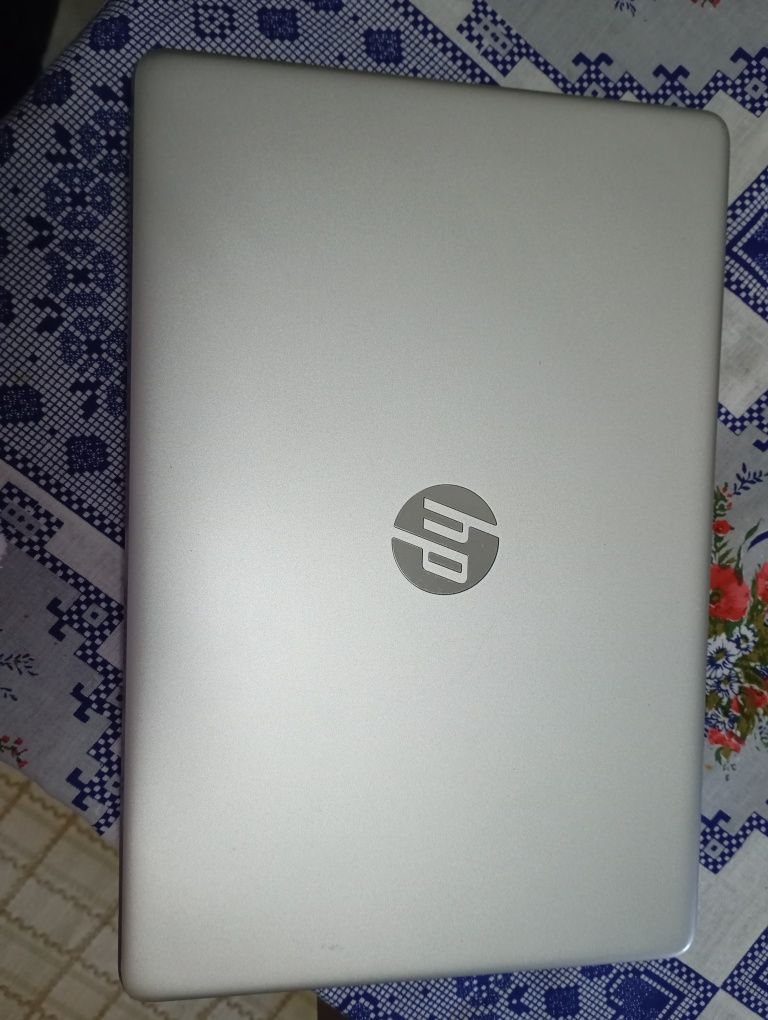 Vendo Portátil HP 15S com poucos anos