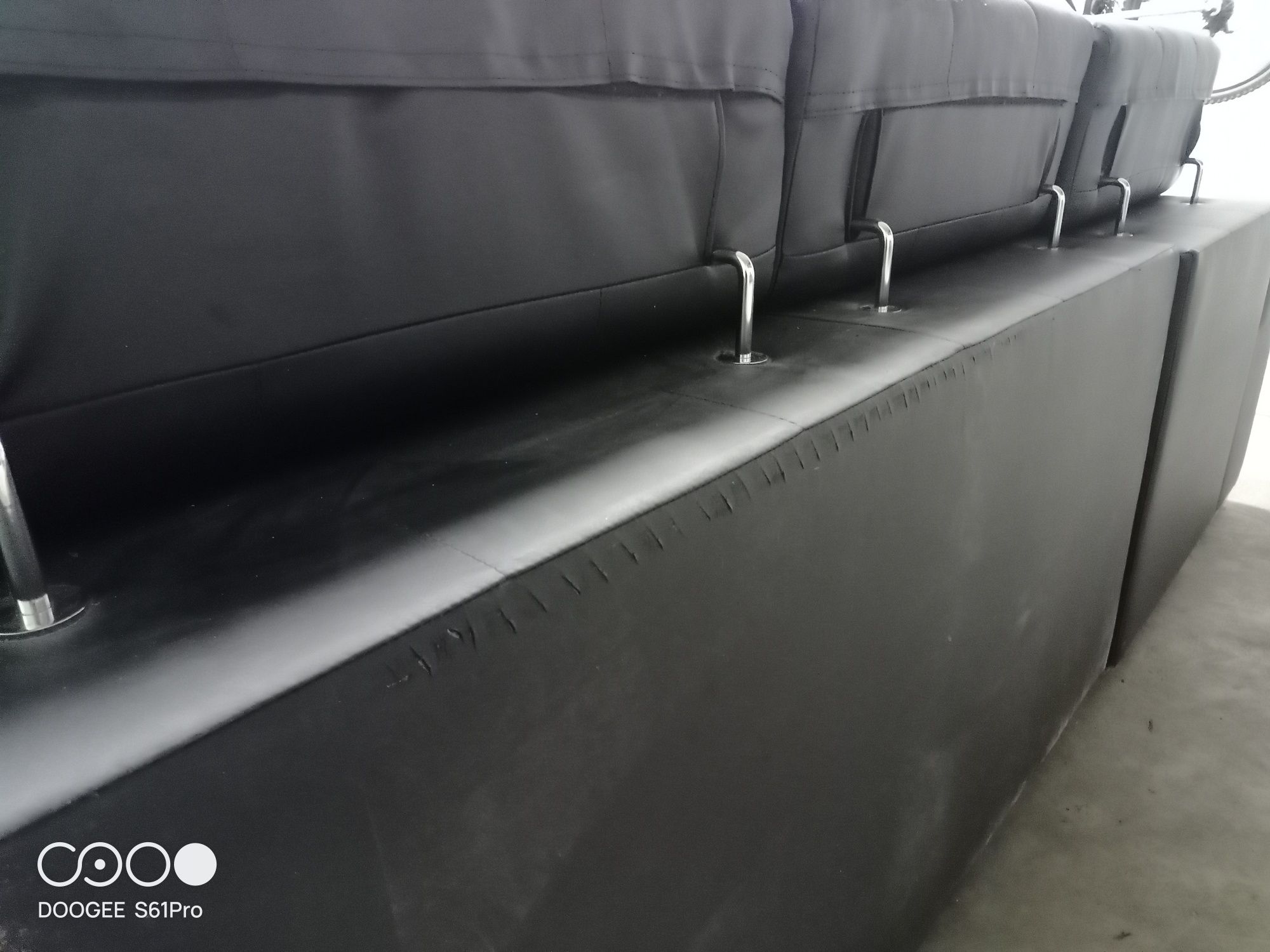 Sofá c/ chaise longue e encostos rebatíveis