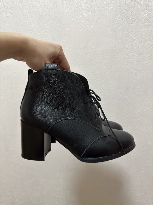 Ботінки на каблуку/Чорні ботінки, жіночі ботінки