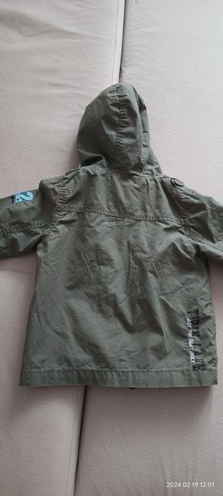 Cienka kurtka na wiosnę, przejściowa. Rozmiar 86
