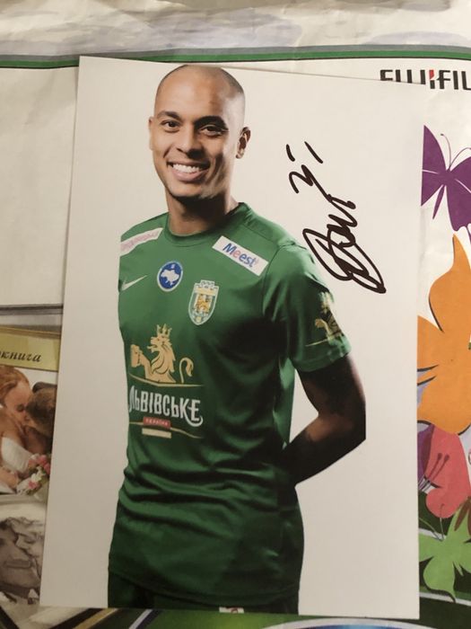 Автографи футболістів гравців та тренерів Карпати Львів подарунок