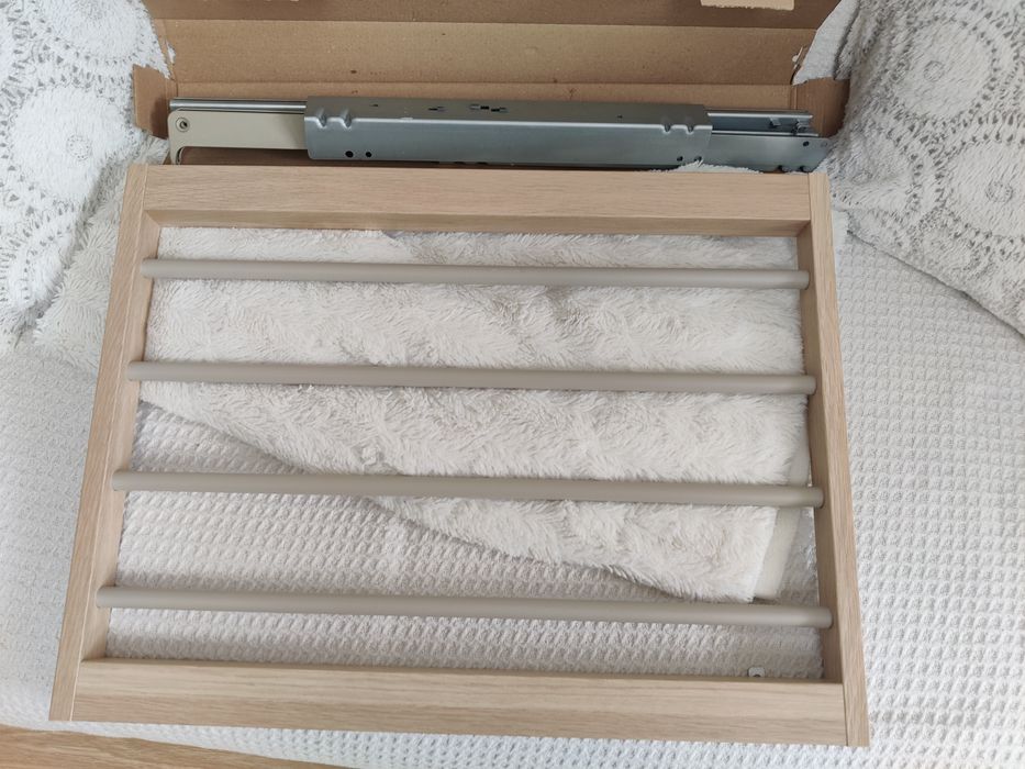 Wysuwany wieszak na spodnie Ikea Pax