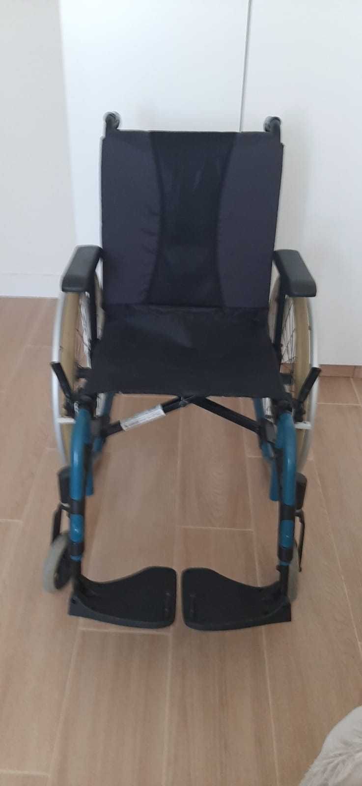 Cadeira de rodas manual invacare usada mas em ótimo estado