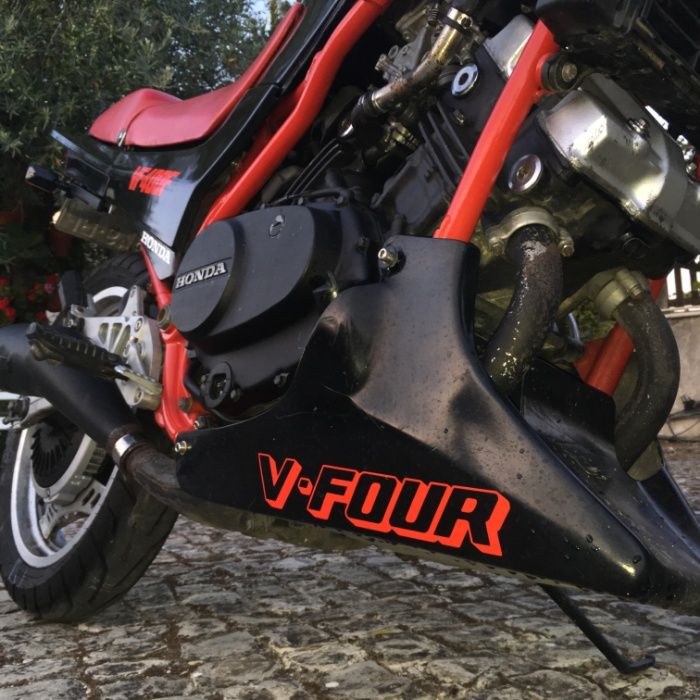 Honda VF 400 F - o prazer de uma clássica